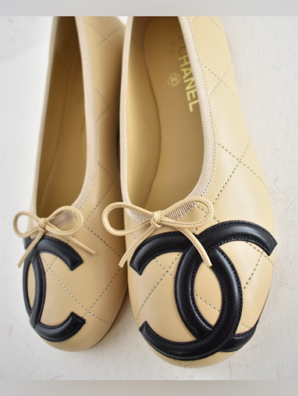 Chanel 26M Coco Beach Cambon Beige Black CC XL Logo Ballet Ballerina Flat 41 - Picture 12 of 16